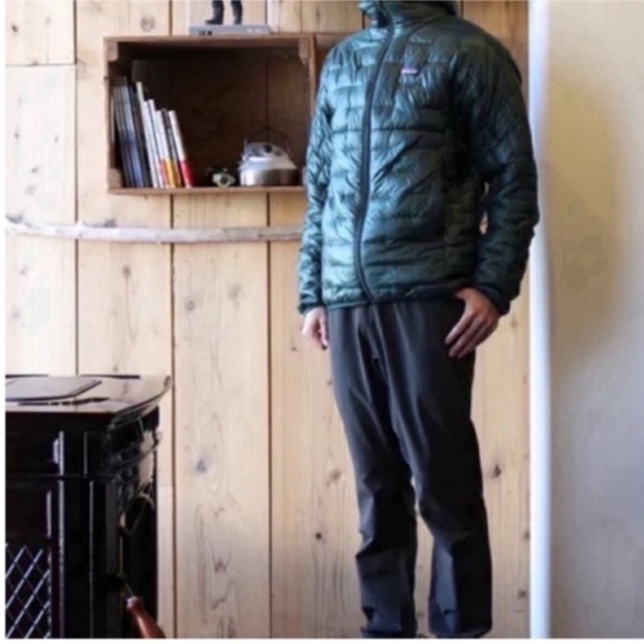 Patagonia Men's Micro Puff Jacket Micro Green Large
Like New - Picture 10 of 13